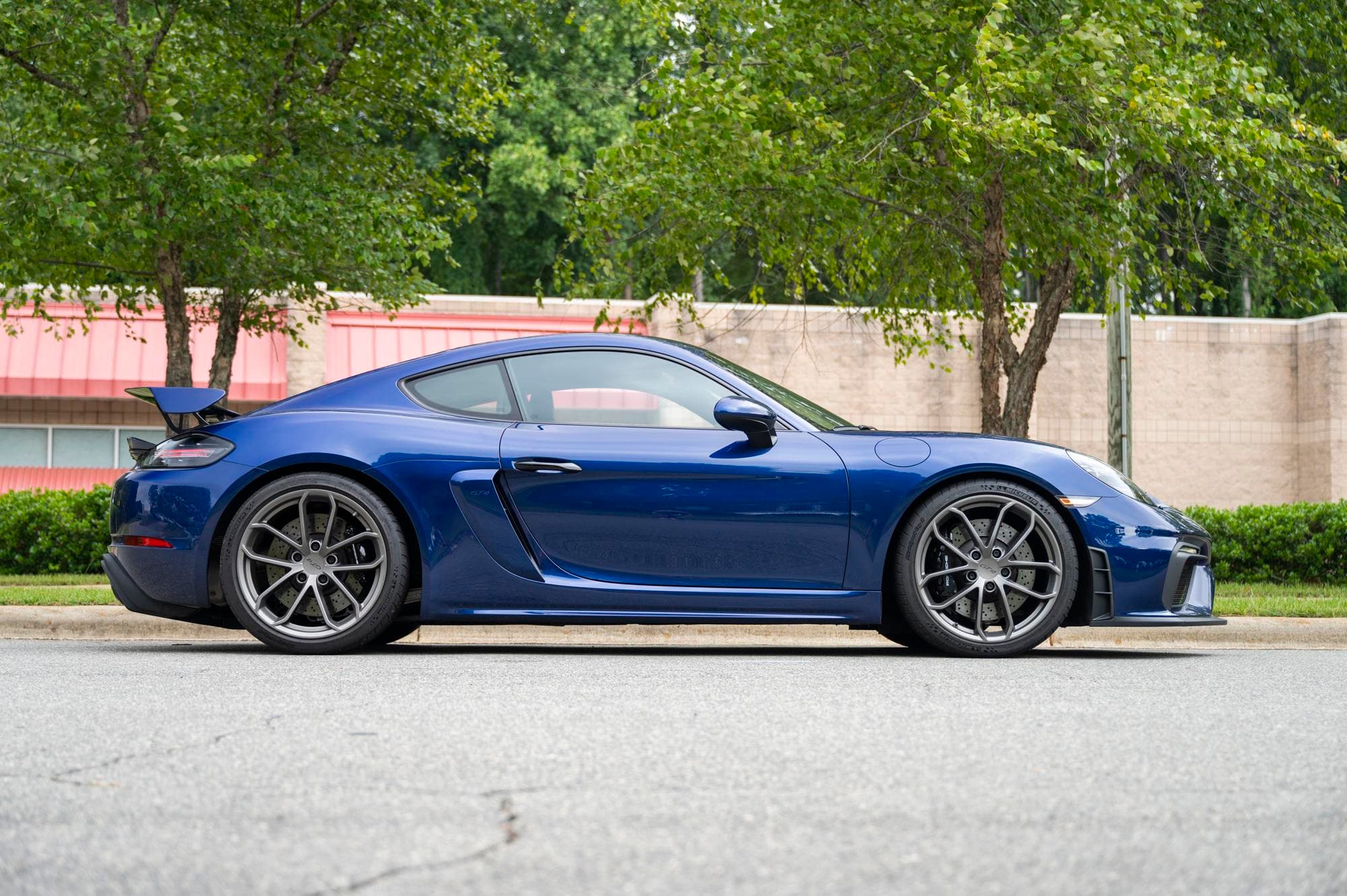 2021 Porsche GT4