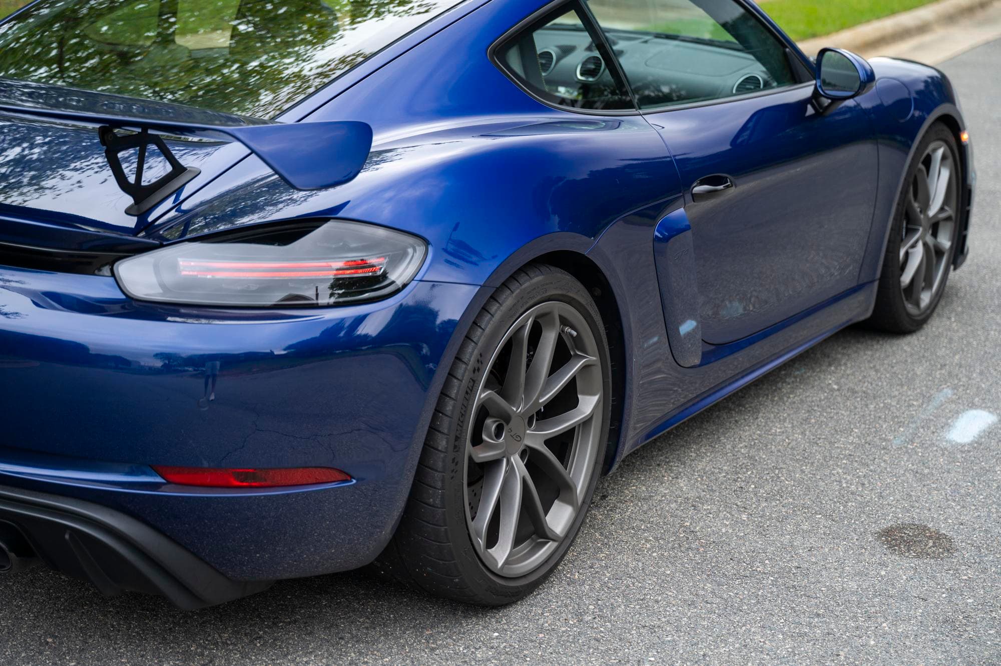 2021 Porsche GT4