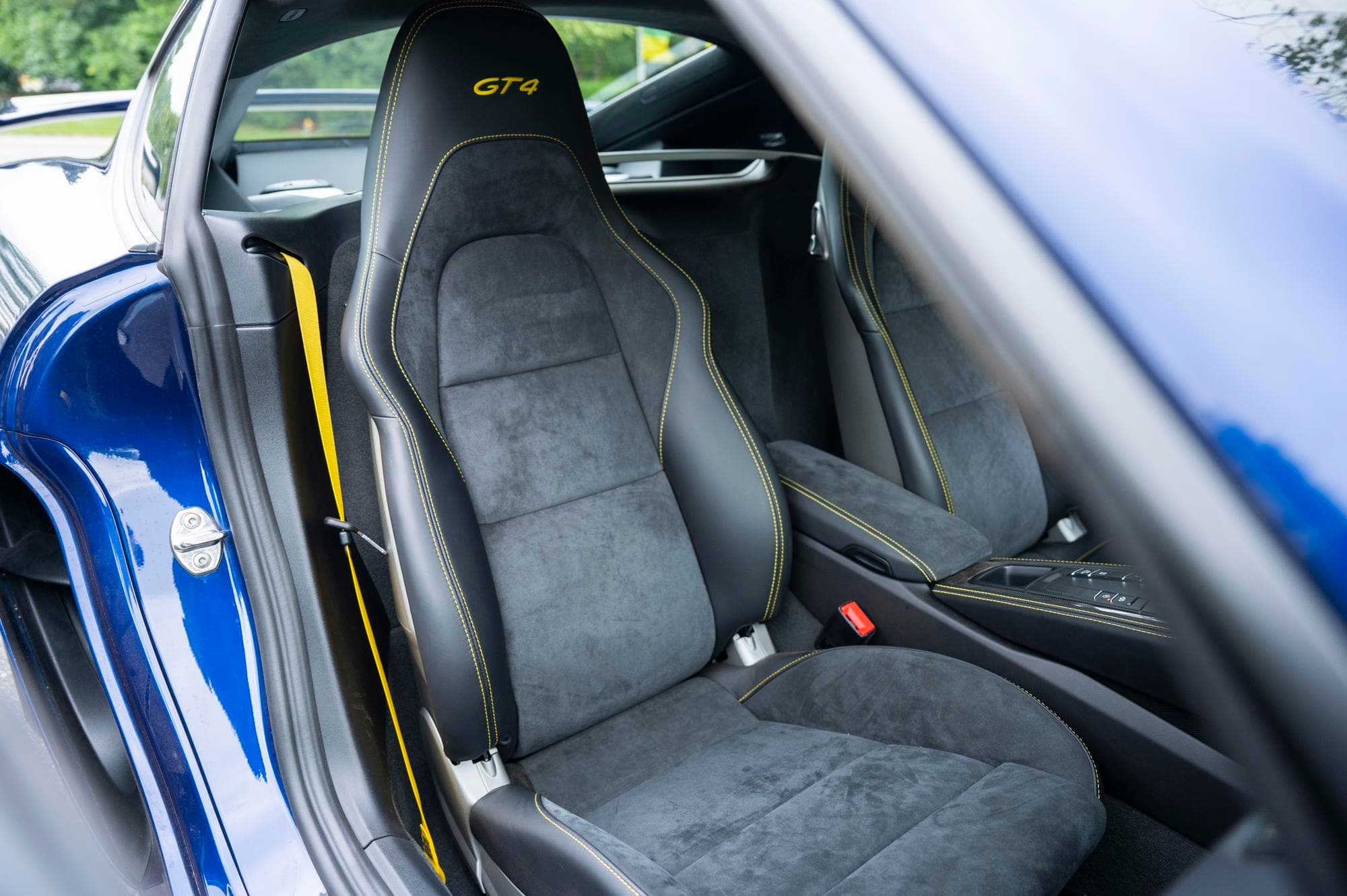 2021 Porsche GT4