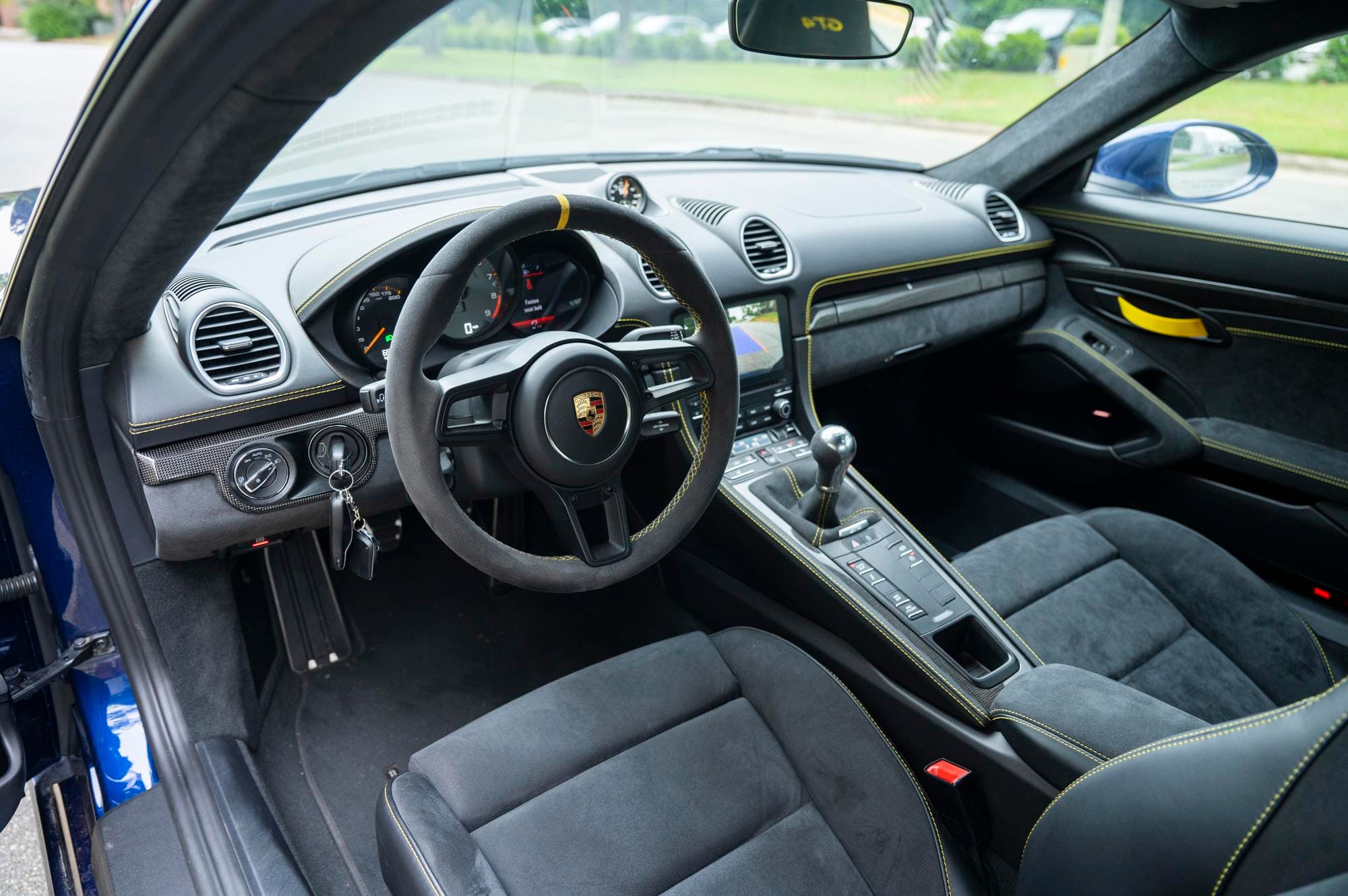 2021 Porsche GT4