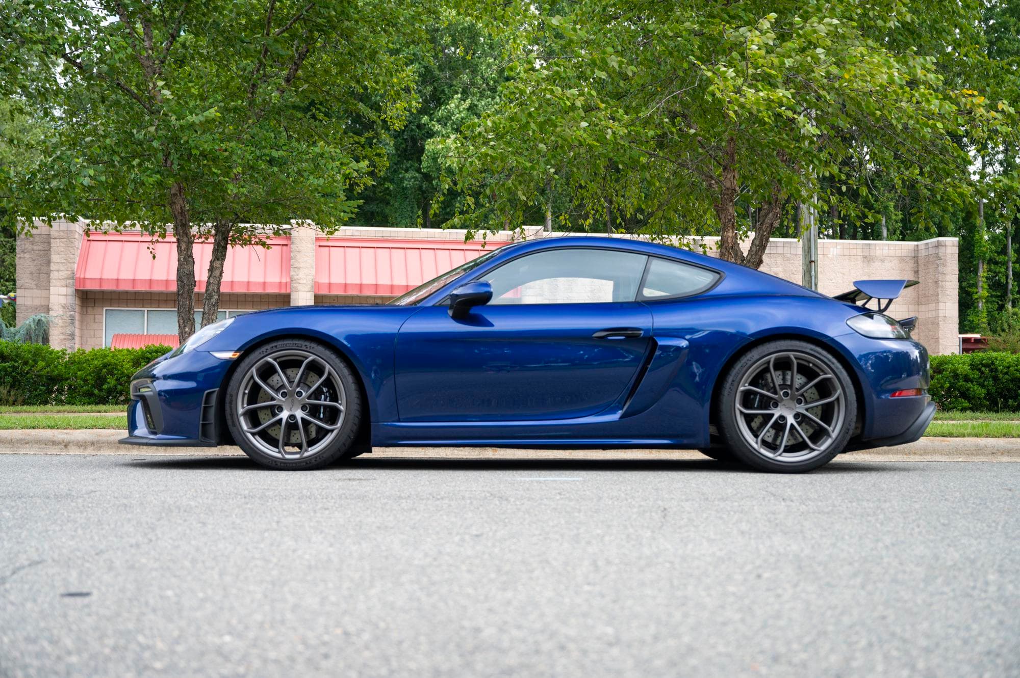 2021 Porsche GT4
