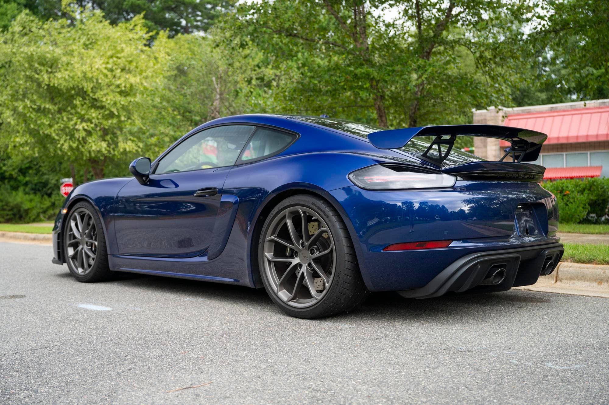 2021 Porsche GT4